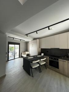 a kitchen with a table and chairs in a room at Tsonas Maisonette in Lygia