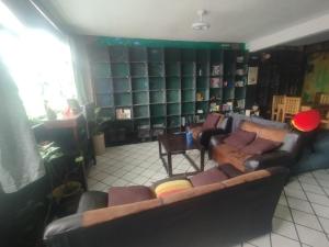 a living room with a couch and a table at Hostal Santa Anna in Xalapa