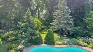 an aerial view of a garden with a swimming pool at Bruce Manor in Niagara-on-the-Lake