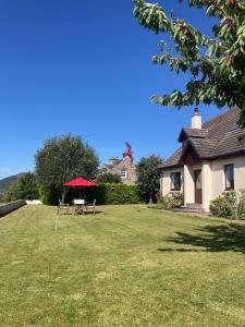 Taman di luar Strathmoy Bed & Breakfast