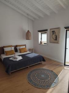 a bedroom with a large bed and a rug at Recanto D Idjaro in Recanto