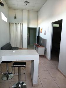 a room with a table and chairs and a television at EdificioSsur 0601 in Choluteca
