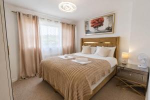 a bedroom with a large bed and a window at Hill's View - 6 Sleeps - 10 minute walk to the town in Barnstaple