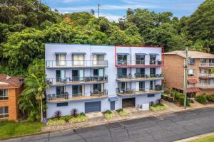 an overhead view of a white building with balconies at Mountains By The Sea in Nambucca Heads +13 photos