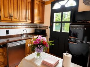 a kitchen with a vase of flowers on a table at La Mío Quintana in Corao