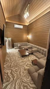 a room with couches and tables on a carpet at شاليه وقاعة ايليت in Buraydah