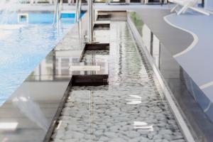 Bazén v ubytovaní Gryf Resort Międzywodzie alebo v jeho blízkosti