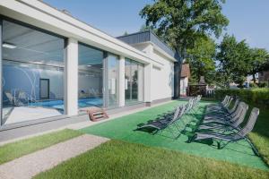 Bazén v ubytovaní Gryf Resort Międzywodzie alebo v jeho blízkosti