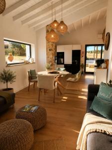 a living room with a couch and a table at Recanto D Idjaro in Recanto