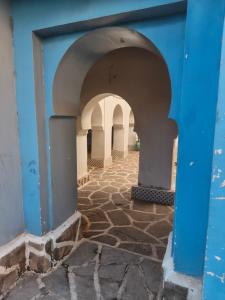 an archway in a building with a blue wall at Hostel amodou in Tinerhir