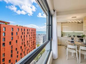 a kitchen and dining room with a large window at Bom dia Parque Nações Lisboa W in Lisbon