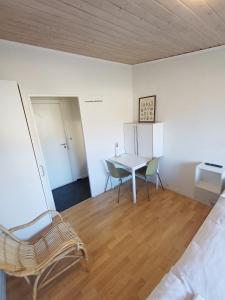 a living room with a table and chairs in a room at Double room 5 with Free Parking in Nørresundby