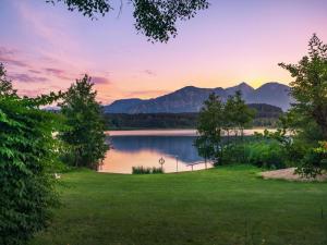 a view of a lake with mountains in the background at Landhaus zur Sonne in Diex