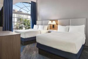 a hotel room with two beds and a window at City Express By Marriott Findlay in Findlay