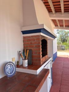 a brick oven in a house with a patio at Herdade do Corval in Reguengos de Monsaraz