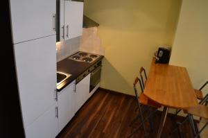 Vienna Comfort Apartmentsにあるキッチンまたは簡易キッチン