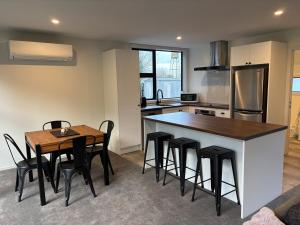 a kitchen with a table and chairs in a kitchen at Cottage Lifestyle in Fernside