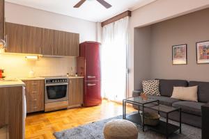 a living room with a couch and a kitchen at Eca Apartments Atmabnb33 in Thessaloniki