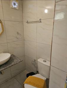 a bathroom with a toilet and a sink at Quarto privativo Pousada Luna in Fernando de Noronha