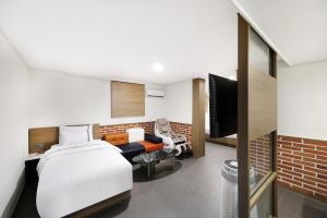 a hotel room with a bed and a couch at 서천 마리 호텔 in Seocheon