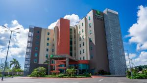 a group of tall buildings in a parking lot at Holiday Inn Express - Tuxpan by IHG in Tuxpan de Rodríguez Cano