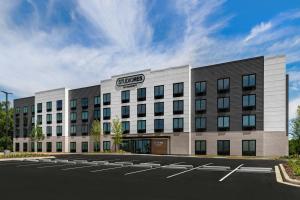 an office building with a parking lot in front of it at StudioRes by Marriott LaGrange in La Grange