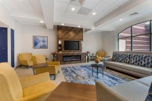 a living room with a couch and a tv at Holiday Inn Express Breezewood by IHG in Breezewood