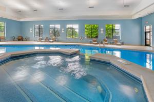 a large swimming pool in a hotel room with a swimming pool at Holiday Inn Express Breezewood by IHG in Breezewood