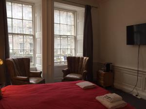 Postel nebo postele na pokoji v ubytování Royal Mile Suites by the Castle