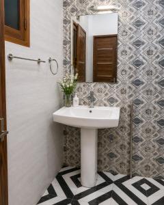 a bathroom with a sink and a mirror at Palam Villa in Kharar +4 photos