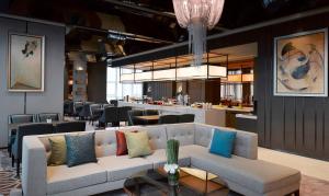 a living room with a couch and a bar at Meliá Jinan in Jinan