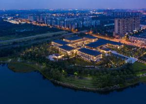 an aerial view of the campus at night at Gran Meliá Chengdu in Chengdu