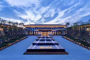 a view of the main lobby of the shanghai mala resort at Gran Meliá Chengdu in Chengdu
