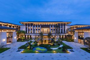 an exterior view of a building with a courtyard at Gran Meliá Chengdu in Chengdu +125 photos