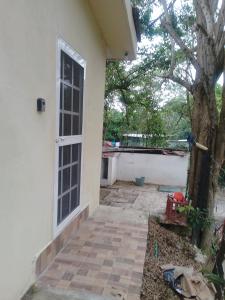 an outside view of a house with a tree at Oscar in Poza Rica de Hidalgo