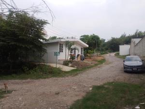 a car parked in front of a small white house at Oscar in Poza Rica de Hidalgo +3 photos