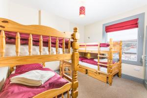 Postel nebo postele na pokoji v ubytování Llangollen Hostel Private Guest Rooms-Self Catering-Family Friendly