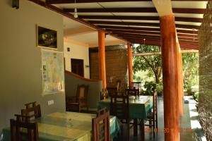 ห้องอาหารหรือที่รับประทานอาหารของ Sigiri Dilu Villa