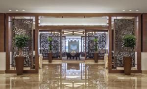 a lobby of a hotel with a table and chairs at Jabal Omar Hyatt Regency Makkah in Mecca