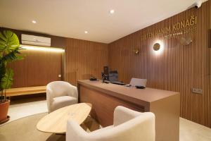 an office with a reception desk with chairs and a table at Gülten Hanım Konağı in Gaziantep