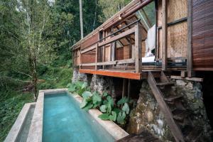 a house in the woods with a swimming pool at Oak House Sidemen in Sidemen