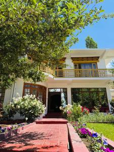 a house with flowers in the front yard at Hinjuma guest house in Leh +19 photos