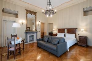 a bedroom with a bed and a table and a chair at Hotel Roma e Rocca Cavour in Turin +104 photos