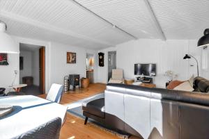a living room with a bed and a couch at 14231-1-Grevinge-Kirsebaerhaven-18 in Grevinge