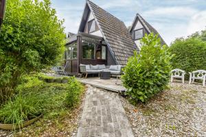 a tiny house with a pitched roof at Tiny House Trudi mit Garten in Bad Wünnenberg
