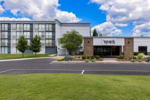 a rendering of the front of a park building at Spark By Hilton Akron Fairlawn in Fairlawn