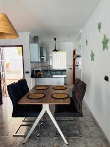 a dining room table and chairs in a kitchen at Casa TIN TIN Lanzarote in Tías