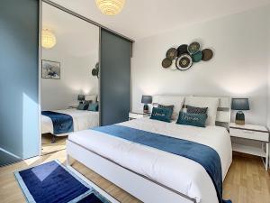 a bedroom with two beds and a mirror at Villa Dedele in Soustons +40 photos