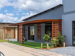 a house with a courtyard with a garden at Tlatso lifestyle and Accommodation in Hammanskraal Station