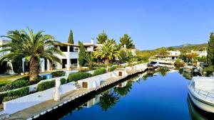 a river with a house and a boat on it at Cosy Garden Flat, Beach, Pool in Plépi
